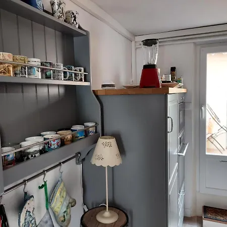 Rez-de-chaussée Privatif Spacieux 3* D'une Centre Appartement