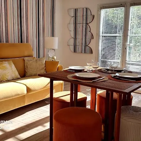 Rez-de-chaussée Privatif Spacieux 3* D'une Centre *