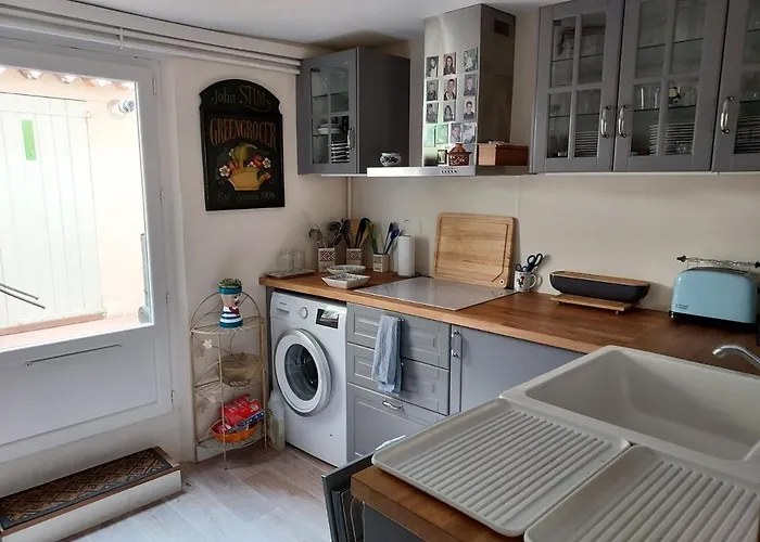 Apartment Rez-de-chaussee Privatif Spacieux 3* D'une Centre Hyeres