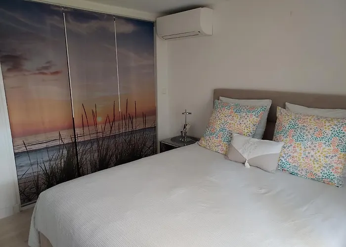 Rez-de-chaussee Privatif Spacieux 3* D'une Centre Apartment Hyères